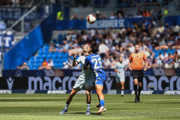 Sam Schreck, Arminia Bielefeld, 8; Sebastian Jung, SC Karlsruhe, 2 GER, SC Karlsruhe vs. DSC Arminia Bielefeld Soccer Matchday 1, 2026–2027 Season, 2. Bundesliga, August 8, 2026. DFL and DFB regulations prohibit any use of photographs as image sequences and or quasi-VVIDEO GER SC Karlsruhe DSC Arminia Bielefeld Soccer Matchday 1 Season 2026–2027 August 8, 2026 Copyright: xEibner-Pressefoto JoergxHirschx EP_JHH