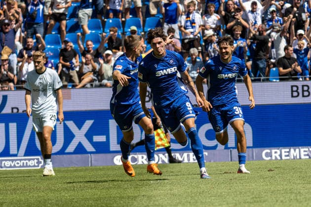 August 8, 2026, xdaymx, Soccer, 2. Bundesliga, Karlsruher SC vs. Arminia Bielefeld—Goal celebration by goal scorer Broschinski, Moritz on the 1–0 opening goal. DFL and DFB regulations prohibit any use of photographs as image sequences and or quasi-video. Karlsruhe