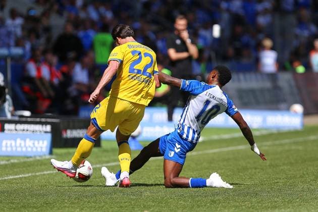 Magdeburg, Saxony-Anhalt, Germany, August 8, 2026, Avnet Arena, Matchday 1, 2026–27 Season, 2 German Bundesliga 1 FC Magdeburg vs. Eintracht Braunschweig: Fabio Di Michele Sanchez (22), Eintracht Braunschweig, and Moritz Broni Kwarteng (10), 1 FC Magdeburg, battle for the ball Copyright: xdtsxNachrichtenagenturx dts_129604