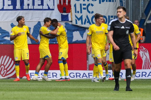 August 8, 2026, xgox, Soccer 2. Bundesliga: 1. FC Magdeburg vs. Eintracht Braunschweig (emspor), from left: Celebrations after Aaron Opoku’s 0–1 goal for Braunschweig, 17 DFL and DFB regulations prohibit any use of photographs as image sequences and or quasi-video, Magdeburg