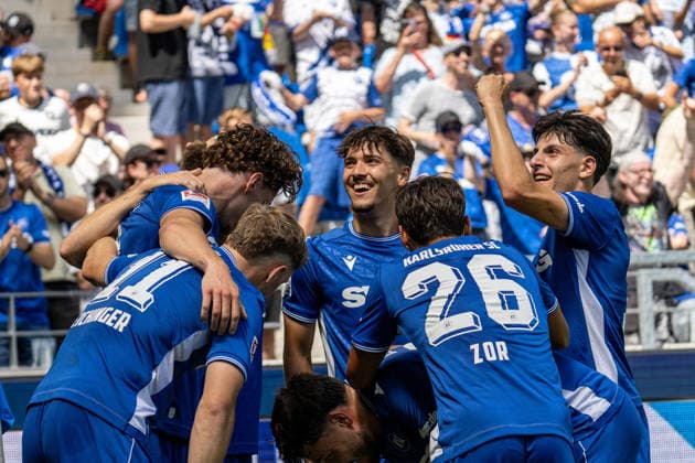 August 8, 2026, xdaymx, Soccer 2. Bundesliga, Karlsruher SC vs. Arminia Bielefeld—Goal celebration by goal scorer Broschinski, Moritz on the 1–0 opening goal together with the team. DFL and DFB regulations prohibit any use of photographs as image sequences and or quasi-video. Karlsruhe