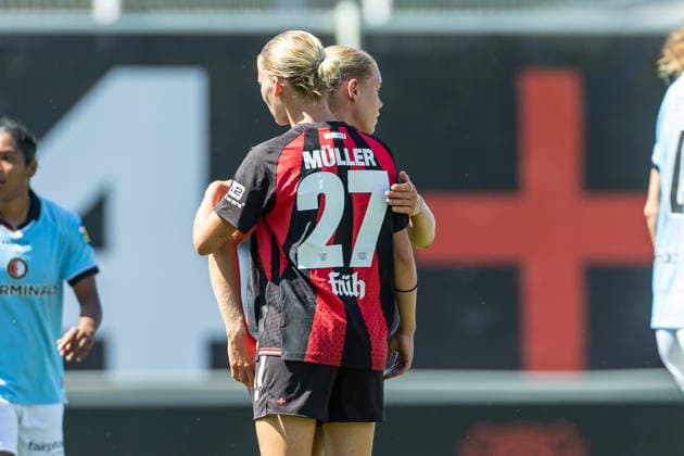 Cornelia Kramer of Bayer 04 Leverkusen celebrates a goal with her team after scoring to make it 0–3 during the friendly match between the Bayer 04 Leverkusen women s team and the Feyenoord Rotterdam women s team, Ulrich Haberland Stadium on August 8, 2026, in Leverkusen, Germany. Photo by Mario Hommes, DeFodi Images. Cornelia Kramer of Bayer 04 Leverkusen celebrates with her teammates after scoring her team’s third goal during the preseason friendly match between Bayer 04 Leverkusen Women and Feyenoord Rotterdam Women at Ulrich Haberland Stadium on August 8, 2026 in Leverkusen, Germany. Photo by Mario Hommes, DeFodi Images