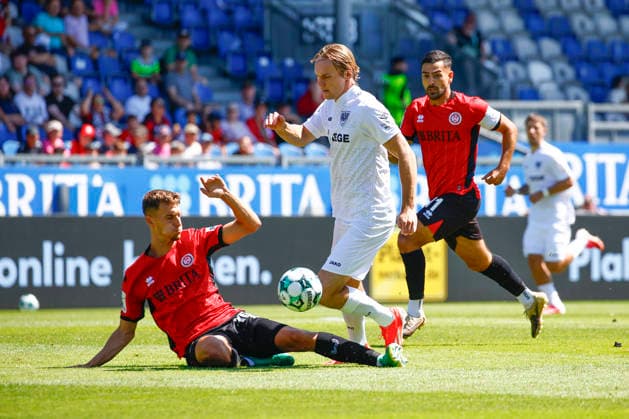 August 8, 2026, xavx, Soccer 3rd Division, SV Wehen Wiesbaden vs. Preußen Münster: Justin Janitzek (SV Wehen Wiesbaden), Ryan Johansson (Preußen Münster), Tarik Gözüsirin (SV Wehen Wiesbaden). DFL and DFB regulations prohibit any use of photographs as image sequences and or quasi-video. Wiesbaden