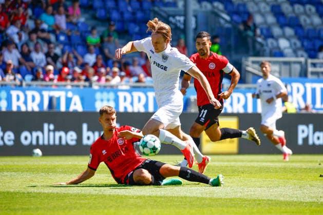 August 8, 2026, xavx, Soccer 3rd Division, SV Wehen Wiesbaden vs. Preußen Münster: Justin Janitzek (SV Wehen Wiesbaden), Ryan Johansson (Preußen Münster), Tarik Gözüsirin (SV Wehen Wiesbaden). DFL and DFB regulations prohibit any use of photographs as image sequences and or quasi-video. Wiesbaden