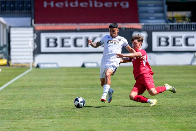 v li Seyhan Yigit SVS, 22, Max Lippert Steinbach, 33, tackle, game scene, duel, tackle, tackling, dynamics, action, 08 08 2026, Sandhausen, Germany, soccer, Regionalliga Southwest, SV Sandhausen vs. TSV Steinbach Haiger xozx