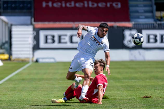 v li Seyhan Yigit SVS, 22, Max Lippert Steinbach, 33, tackle, game scene, duel, tackle, tackling, dynamics, action, 08 08 2026, Sandhausen, Germany, soccer, Regionalliga Southwest, SV Sandhausen vs. TSV Steinbach Haiger xozx