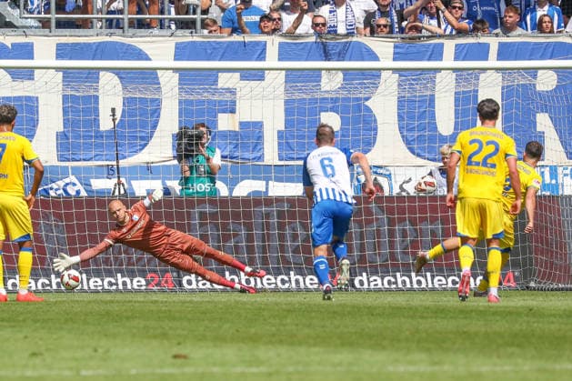 August 8, 2026, xgox, Soccer 2. Bundesliga: 1. FC Magdeburg vs. Eintracht Braunschweig (emspor), from left: Goal on a penalty kick by Mehmet Can Aydin (Braunschweig), 8 DFL and DFB regulations prohibit any use of photographs as image sequences and or quasi-video, Magdeburg