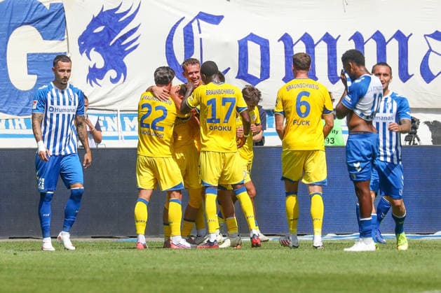 August 8, 2026, xgox, Soccer 2. Bundesliga: 1. FC Magdeburg vs. Eintracht Braunschweig, emspor, from left: Celebrations after the 0–4 goal by Mehmet Can Aydin (Braunschweig), 8, Magdeburg disappointed, looking disappointed, dejected, disappointed DFL DFB REGULATIONS PROHIBIT ANY USE OF PHOTOGRAPHS as IMAGE SEQUENCES and or QUASI-VIDEO Magdeburg