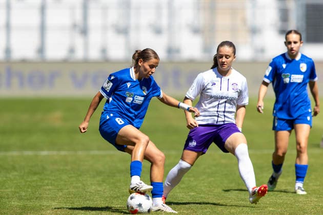 Women s Bundesliga Match: FC Carl Zeiss Jena vs. SGS Essen, Jena, August 8, 2026, Lisa Gora 8, FC Carl Zeiss Jena vs. JoÃ«lle Tabea Steiner 3 SGS Essen 2 Women s Bundesliga FC Carl Zeiss Jena vs. SGS Essen at the ad hoc arena at Ernst Abbe Sportfeld August 8, 2026 Copyright: xBEAUTIFULxSPORTS Duehringx