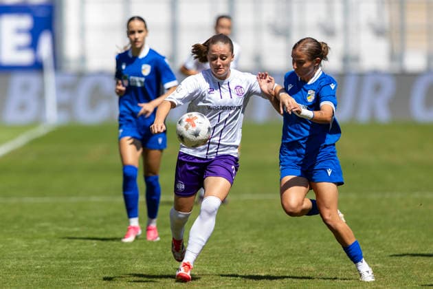 Women s Bundesliga Match: FC Carl Zeiss Jena vs. SGS Essen, Jena, August 8, 2026, Lisa Gora 8, FC Carl Zeiss Jena vs. JoÃ«lle Tabea Steiner 3 SGS Essen 2 Women s Bundesliga FC Carl Zeiss Jena vs. SGS Essen at the ad hoc arena at Ernst Abbe Sportfeld August 8, 2026 Copyright: xBEAUTIFULxSPORTS Duehringx
