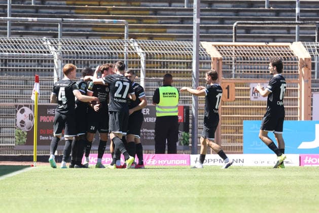 Celebrations for Etienne Frederic Feese (HIL) after his goal to make it 0–1 in the Regionalliga West soccer match, Matchday 2, Sportfreunde Siegen vs. VfB 03 Hilden, on August 8, 2026, in Siegen, Germany