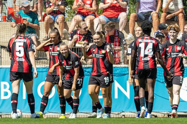 Sofie Zdebel of Bayer 04 Leverkusen celebrates a goal with her teammates after scoring the 4-0 goal during the friendly match between the Bayer 04 Leverkusen Women s team and the Feyenoord Rotterdam Women s team, at Ulrich Haberland Stadium on August 8, 2026, in Leverkusen, Germany. Photo by Mario Hommes, DeFodi Images. Sofie Zdebel of Bayer 04 Leverkusen celebrates after scoring her team’s fourth goal with her teammates during the preseason friendly match between Bayer 04 Leverkusen Women and Feyenoord Rotterdam Women at Ulrich Haberland Stadium on August 8, 2026 in Leverkusen, Germany. Photo by Mario Hommes, DeFodi Images