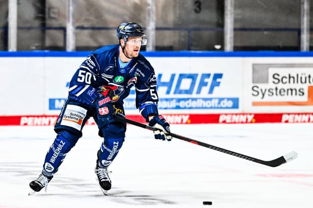 Peter Spornberger, Iserlohn Roosters, 50, GER, first joint on-ice practice for the Iserlohn Roosters, ice hockey, Penny DEL, preseason, 2026–2027 season, August 8, 2026, GER, first joint on-ice practice for the Iserlohn Roosters, ice hockey, Penny DEL, preseason, 2026–2027 season, August 8, 2026, Iserlohn Copyright: xJonasxBrockmann Eibner-Pressefotox EP_JBN
