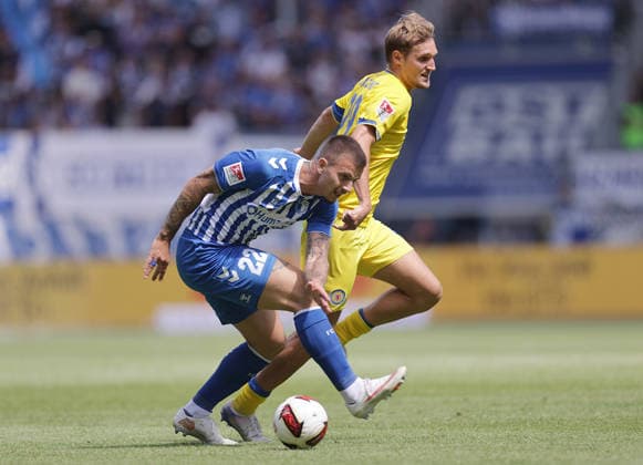 Mateusz Zukowski, 1. FC Magdeburg; Lukas Frenkert, Eintracht Braunschweig; Soccer, Men s, 2026–2027 Season, 2. Bundesliga, Avnet Arena, Matchday 1, 1 FC Magdeburg vs. Eintracht Braunschweig. DFL regulations prohibit any use of photographs as image sequences and or quasi-video.