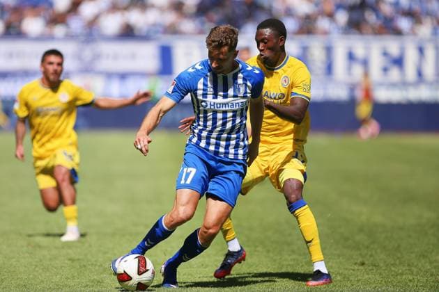 Magdeburg, Saxony-Anhalt, Germany, August 8, 2026, Avnet Arena, Matchday 1, 2026–27 Season, 2. Bundesliga, 1. FC Magdeburg vs. Eintracht Braunschweig, Alexander Nollenberger 17, 1 FC Magdeburg and Aaron Opoku 17, Eintracht Braunschweig, in a tackle Copyright: xdtsxNachrichtenagenturx dts_129607