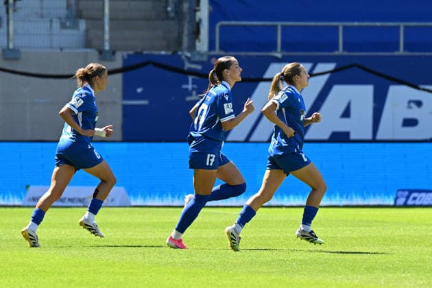Soccer I Women I 2026–2027 Season I Bundesliga I Matchday 2 I FC Carl Zeiss Jena vs. SGS Essen I August 8, 2026 Rieke Tietz 17, FC Carl Zeiss Jena’s M swapped jerseys with her teammates at the Ernst Abbe Sportfeld in Jena, ad hoc Arena, Thuringia, Germany Copyright: xLobeca InesxHähnelx