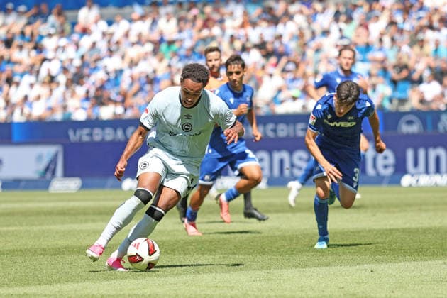 v li Monju Momuluh, Arminia Bielefeld, 14; Deniz Ofli, SC Karlsruhe, 3 GER, SC Karlsruhe vs. DSC Arminia Bielefeld Soccer Matchday 1, 2026–2027 Season, 2. Bundesliga, August 8, 2026. DFL and DFB regulations prohibit any use of photographs as image sequences and or quasi-videoVIDEO GER SC Karlsruhe DSC Arminia Bielefeld Soccer Matchday 1, 2026–2027 Season, August 8, 2026 Copyright: xEibner-Pressefoto JoergxHirschx EP_JHH