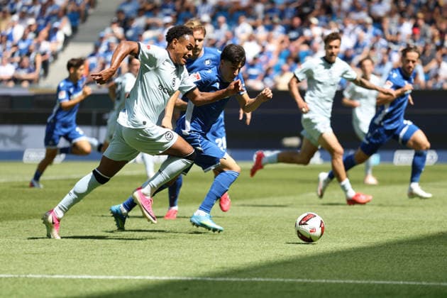 v li in a one-on-one duel, Monju Momuluh (Arminia Bielefeld), 14, Deniz Ofli (SC Karlsruhe), 3 GER, SC Karlsruhe vs. DSC Arminia Bielefeld, Soccer, Matchday 1, 2026–2027 Season, 2. Bundesliga, August 8, 2026. DFL and DFB regulations prohibit any use of photographs as image sequences and or quasi-VVIDEO GER SC Karlsruhe vs. DSC Arminia Bielefeld Soccer Matchday 1, 2026–2027 Season, August 8, 2026 Copyright: xEibner-Pressefoto JoergxHirschx EP_JHH