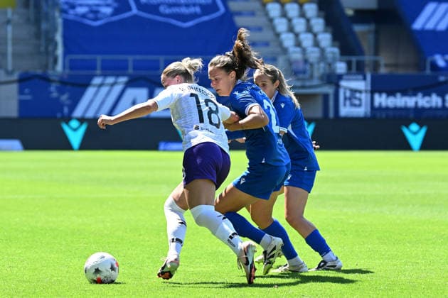 Soccer I Women s I 2026–2027 Season I Bundesliga I Matchday 2 I FC Carl Zeiss Jena vs. SGS Essen I August 8, 2026: A tackle between Anna Mari Wirnsberger (18), SGS Essen, and Valentina Kröll (22), FC Carl Zeiss Jena, Ernst Abbe Sportfeld, ad hoc Arena, Thuringia, Germany Copyright: xLobeca InesxHähnelx