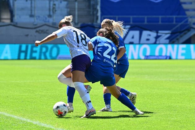 Soccer I Women s I 2026–2027 Season I Bundesliga I Matchday 2 I FC Carl Zeiss Jena vs. SGS Essen I August 8, 2026: A tackle between Anna Mari Wirnsberger (18), SGS Essen, and Valentina Kröll (22), FC Carl Zeiss Jena, Ernst Abbe Sportfeld, ad hoc Arena, Thuringia, Germany Copyright: xLobeca InesxHähnelx
