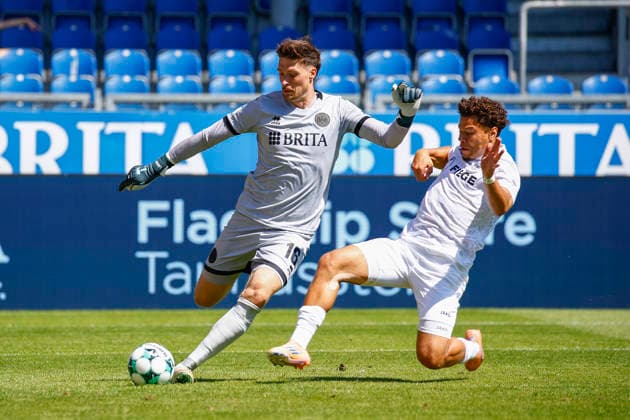 August 8, 2026, xavx, Soccer 3rd Division, SV Wehen Wiesbaden vs. Preußen Münster; from left: goalkeeper Florian Stritzel of SV Wehen Wiesbaden loses possession to Montell Ndikom of Preußen Münster in front of the goal, resulting in the 0–1 score. DFL and DFB regulations prohibit any use of photographs as image sequences and or quasi-video contentEO Wiesbaden