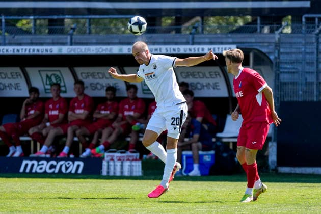 v li Phil Halbauer SVS, 20, Tim Kircher Steinbach, 19, tackle, game scene, duel, tackle, tackling, dynamics, action, 08 08 2026, Sandhausen, Germany, soccer, Regionalliga Southwest, SV Sandhausen vs. TSV Steinbach Haiger xozx