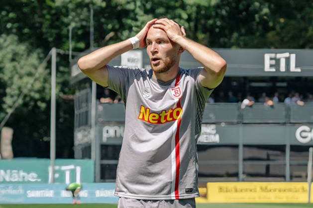 Oscar Schoenfelder of SSV Jahn Regensburg, No. 07, can t believe he received a yellow card after his foul. FC Viktoria Cologne vs. SSV Jahn Regensburg, Soccer, 3. Liga, Matchday 01, 2026–2027 Season, August 8, 2026 DFL DFB regulations prohibit any use of photographs as image sequences and or quasi-video. FC Viktoria Cologne vs. SSV Jahn Regensburg, soccer, 3rd Division, Matchday 1, 2026–2027 season, August 8, 2026, Cologne Copyright: xEibner-Pressefoto ThomasxHaeslerx EP_THR