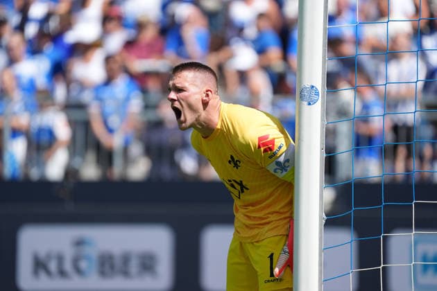 SV Darmstadt 98 goalkeeper Marcel Schuhen shouts instructions to his teammates August 8, 2026, 2. Bundesliga, Season 26-27, SV Darmstadt 98 vs. Holstein Kiel, Stadion am Boellenfalltor, Matchday 1, emonline, emspor,