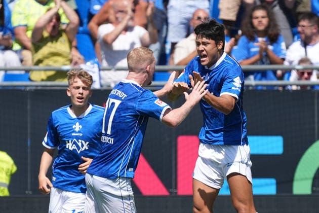 Celebrating the goal: Goal celebration for the 1-2 by Ho Jae Lee (SV Darmstadt 98) with Kai Klefisch (SV Darmstadt 98) on August 8, 2026, 2. Bundesliga, Season 26-27, SV Darmstadt 98 vs. Holstein Kiel, Stadion am Boellenfalltor, Matchday 1, emonline, emspor,
