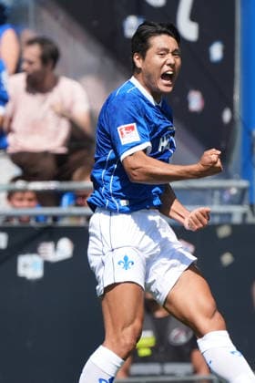 celebrate the goal, Goal celebration for the 1-2 by Ho Jae Lee, SV Darmstadt 98, August 8, 2026, 2. Bundesliga, 2026-27 season, SV Darmstadt 98 vs. Holstein Kiel, Stadion am Boellenfalltor, Matchday 1, emonline, emspor,