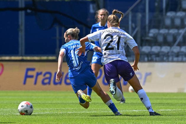 Soccer I Women s I 2026–2027 Season I Bundesliga I Matchday 2 I FC Carl Zeiss Jena vs. SGS Essen I August 8, 2026 Tackle by Emily Reske (No. 10), FC Carl Zeiss Jena, Lia Henkelmann 21, SGS Essen Jena Ernst Abbe Sportfeld, ad hoc Arena Thuringia, Germany Copyright: xLobeca InesxHähnelx