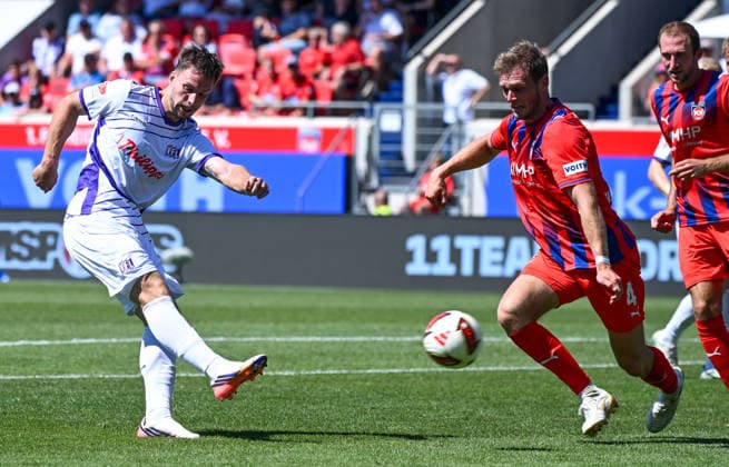 August 8, 2026, xemx, Soccer 2. Bundesliga, 1 FC Heidenheim vs. VfL Osnabrück, Robin Meissner (VfL Osnabrück), Tim Siersleben (1 FC Heidenheim). DFL and DFB regulations prohibit any use of photographs as image sequences and or quasi-video. Heidenheim