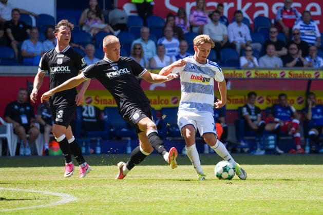 German Soccer, 3rd Division, Schauinsland Reisen Arena, Wedaustadion, MSV Arena, Duisburg, Matchday 1, MSV Duisburg vs. SV Meppen; Jannic Ehlers (SV Meppen) blocks a shot by Jakob Bookjans (MSV Duisburg), 7 Copyright: xMichelxWittex