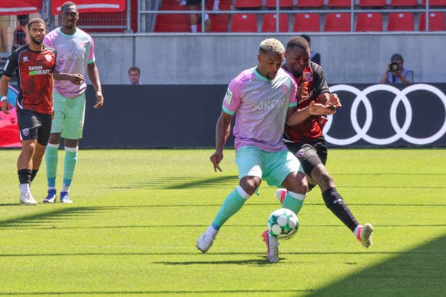 Tackle between Obed Ugondu of FC Ingolstadt 04 (No. 17) and Nathan de Medina of Würzburger Kickers (No. 4) during the match between FC Ingolstadt 04 and Würzburger Kickers on August 8, 2026, DFB regulations prohibit any use of photographs as image sequences and or quasi-video. GER, Soccer, 3. Liga, Matchday 1, FC Ingolstadt 04 vs. Würzburger Kickers, August 8, 2026, Audi Sportpark Ingolstadt Copyright: xEibner-Pressefoto OliverxSTRISCHx EP-OSH