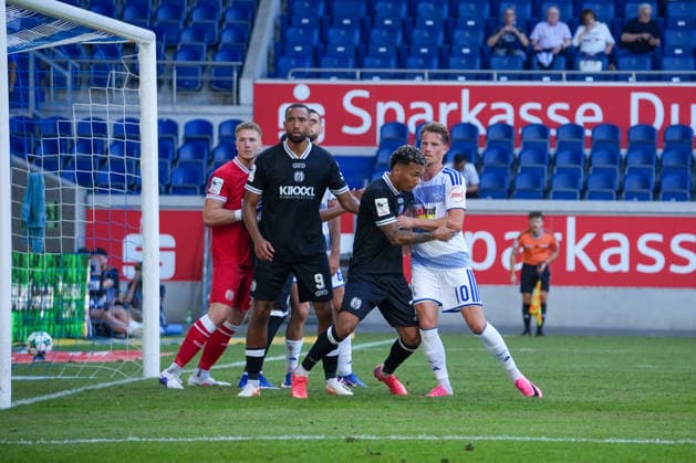 German Soccer, 3rd Division, Schauinsland Reisen Arena, Wedaustadion, MSV Arena, Duisburg, Matchday 1, MSV Duisburg vs. SV Meppen: Oliver Schmitt (SV Meppen), 7, vs. Christian Viet (MSV Duisburg), 10 Copyright: xMichelxWittex