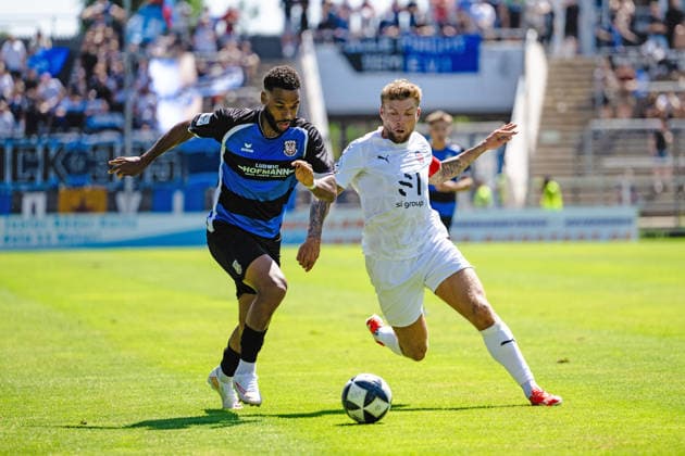 Godwin McDonald, FSV Frankfurt, 27; Alexander Esswein, VfR Mannheim, 11; FSV Frankfurt vs. VfR Mannheim, Soccer, Regionalliga Southwest, Matchday 1, 2026–2027 Season, August 8, 2026 Eibner Press Photo Attila Ziga FSV Frankfurt vs. VfR Mannheim, Soccer, Regionalliga Southwest, Matchday 1, 2026–2027 Season, August 8, 2026 Frankfurt Copyright: xEibner-Pressefotox EP_AZA