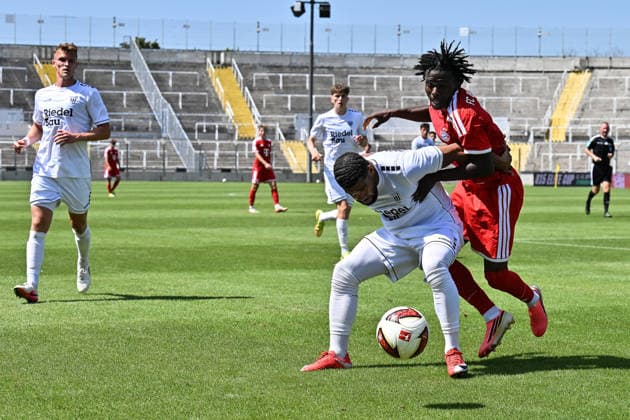 Bavarian Regional League: FC Bayern Munich II 1, FC Schweinfurt 05 08 08 2026, MUNICH, GERMANY, August 8, in a matchup between Jason PRODANOVIC of 1 FC Schweinfurt 17 and Oluwaseyi WILSON of FC Bayern Munich II 7 during the Bavarian Regional League match between FC Bayern’s reserve team and 1 FC Schweinfurt 05 on Matchday 3 at Grünwalder Stadium Copyright: xBEAUTIFULxSPORTS Goldbergx