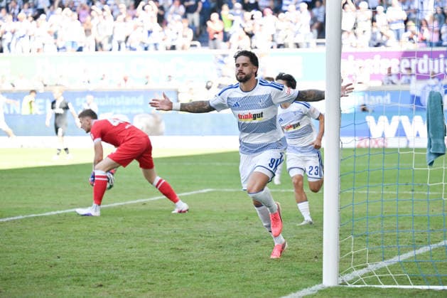 Jubel Lex Tyger Lobinger MSV Duisburg 1 0 August 8, 2026, Soccer, 3rd Division, 2026–27 Season, Matchday 1, MSV Duisburg vs. SV Meppen. DFB regulations prohibit any use of photographs as image sequences and or quasi-video. Duisburg, Schauinsland Reisen Arena, North Rhine-Westphalia, Germany Team2