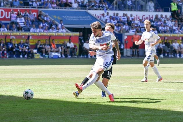 Lex Tyger Lobinger of MSV Duisburg narrowly misses with this shot August 8, 2026, Soccer, 3rd Division, 2026–27 Season, Matchday 1, MSV Duisburg vs. SV Meppen. DFB regulations prohibit any use of photographs as image sequences and or quasi-video. Duisburg, Schauinsland Reisen Arena, North Rhine-Westphalia, Germany Team2