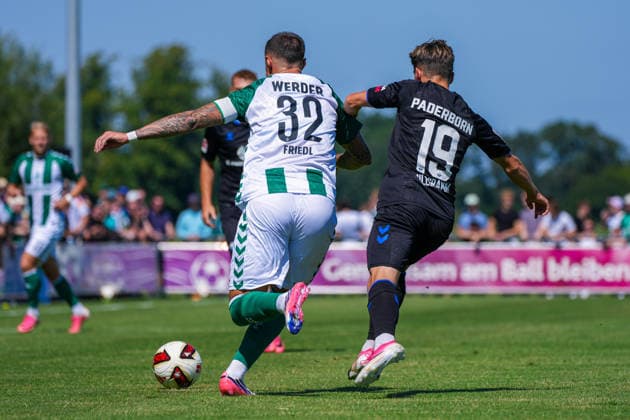 Marco Friedl, Werder Bremen, 32; Albert Millgramm, SC Paderborn 07, 19; German soccer, 2026–27 season, first friendly match of the day, August 8, 2026; Werder Bremen vs. SC Paderborn 07, Stadion am Oyther Berg, Oythe, Vechta, Lower Saxony Copyright: xLeonxFrickx