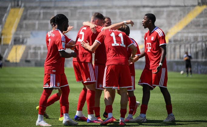 Bavarian Regional League Soccer 2026–2027, Matchday 3, August 8, 2026: FC Bayern Munich II 1, FC Schweinfurt 1905. TEAM CELEBRATION: FC Bayern Munich II after scoring the 1–0 goal by Richard Ajayi, Goal scorers: David Heindl, Matous Srb, and Allen Junior Lambe (from left to right)