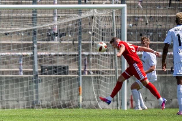David Heindl 5 of FC Bayern Munich s amateur team heads the ball in for the 1-0 goal, FC Bayern Amateurs vs. 1. FC Schweinfurt 05, Soccer, Bavarian Regional League, Matchday 3, August 8, 2026 DFB regulations prohibit any use of photographs as image sequences and or quasi-video Munich, Bavaria, Germany Copyright: xkolbert-press UlrichxGamelx