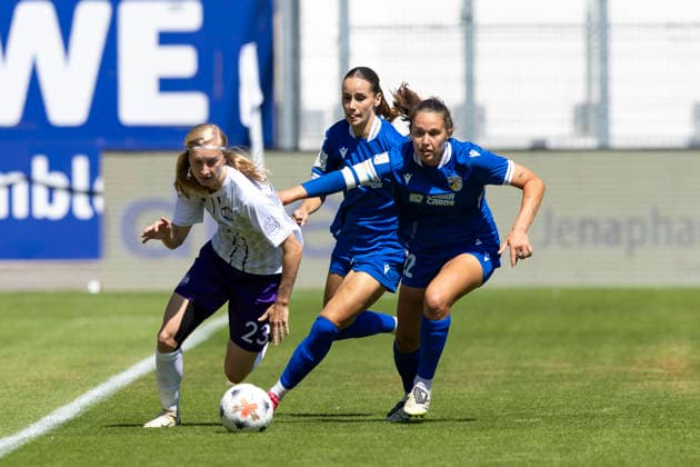Women s Bundesliga 2: FC Carl Zeiss Jena vs. SGS Essen, Jena, August 8, 2026; Kyra Spitzner (23, SGS Essen) vs. Valentina Kröll (22, FC Carl Zeiss Jena); Women s Bundesliga 2: FC Carl Zeiss Jena vs. SGS Essen at the ad hoc arena at Ernst Abbe Sportfeld, August 8, 2026 Copyright: xBEAUTIFULxSPORTS Duehringx