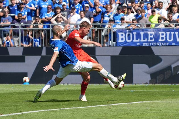 Aleksandar Vukotic of SV Darmstadt 98 clears Kiel s final chance August 8, 2026, 2. Bundesliga, Season 26-27, SV Darmstadt 98 vs. Holstein Kiel, Stadion am Boellenfalltor, Matchday 1, emonline, emspor,