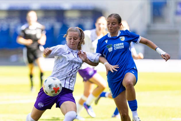 Women s Bundesliga: FC Carl Zeiss Jena vs. SGS Essen, Jena, August 8, 2026, JoÃ Tabea Steiner 3 SGS Essen vs. Lisa Gora 8 FC Carl Zeiss Jena 2 Women s Bundesliga FC Carl Zeiss Jena vs. SGS Essen at the ad hoc arena at Ernst Abbe Sportfeld August 8, 2026 Copyright: xBEAUTIFULxSPORTS Duehringx