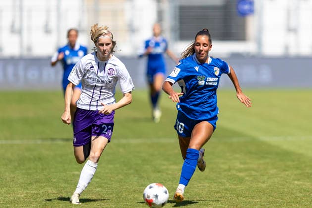 Women s Bundesliga 2: FC Carl Zeiss Jena vs. SGS Essen, Jena, August 8, 2026; Kyra Spitzner (23, SGS Essen) vs. Gina Ebels (30, FC Carl Zeiss Jena); Women s Bundesliga 2: FC Carl Zeiss Jena vs. SGS Essen at the ad hoc arena at Ernst Abbe Sportfeld, August 8, 2026 Copyright: xBEAUTIFULxSPORTS Duehringx