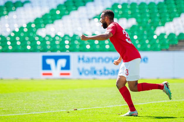 Jesse Tugbenyo of TSV Havelse 1912, 33, celebrates his goal to make it 2–1 GER, TSV Havelse 1912 vs. VfB Stuttgart II, Soccer, 3. Liga, Matchday 1, 2026–2027 season, August 8, 2026. DFL regulations prohibit any use of photographs as image sequences and or quasi-video. GER, TSV Havelse 1912 vs. VfB Stuttgart II, soccer, 3. Liga, Matchday 1, 2026–2027 season, August 8, 2026, Hanover Copyright: xEibner-Pressefoto JanxRollingerx EP_JSK