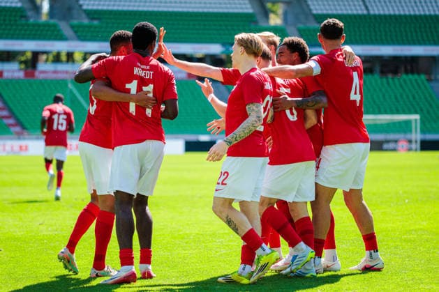 The TSV Havelse 1912 team celebrates Jesse Tugbenyo s goal to make it 2–1. TSV Havelse 1912, 33 GER, TSV Havelse 1912 vs. VfB Stuttgart II, Soccer, 3. Liga, Matchday 1, 2026–2027 season, August 8, 2026. DFL regulations prohibit any use of photographs as image sequences and or quasi-video. GER, TSV Havelse 1912 vs. VfB Stuttgart II, soccer, 3. Liga, Matchday 1, 2026–2027 season, August 8, 2026, Hanover Copyright: xEibner-Pressefoto JanxRollingerx EP_JSK