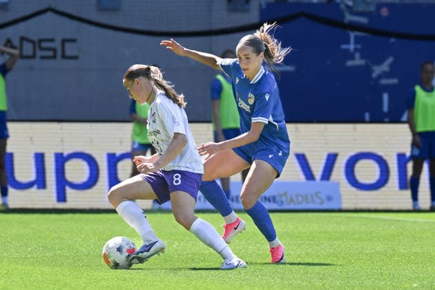 Soccer I Women I 2026–2027 Season I Bundesliga I Matchday 2 I FC Carl Zeiss Jena vs. SGS Essen I August 8, 2026, tackle by Antonia Baaß 8, SGS Essen, Rieke Tietz 17, FC Carl Zeiss Jena, Ernst Abbe Sportfeld, ad hoc Arena, Thuringia, Germany Copyright: xLobeca InesxHähnelx