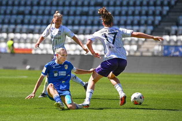 Soccer I Women s I 2026–2027 Season I Bundesliga I Matchday 2 I FC Carl Zeiss Jena vs. SGS Essen I August 8, 2026 Emily Reske 10, FC Carl Zeiss Jena Struggles in a Head-to-Head Match Against Karla Brinkmann 17, SGS Essen at Jena’s Ernst Abbe Sportfeld, ad hoc Arena, Thuringia, Germany Copyright: xLobeca InesxHähnelx
